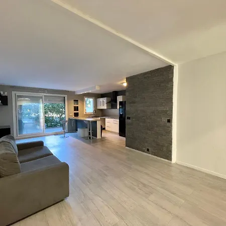 Modern Fully Furnished Loft In Apartman Ermont